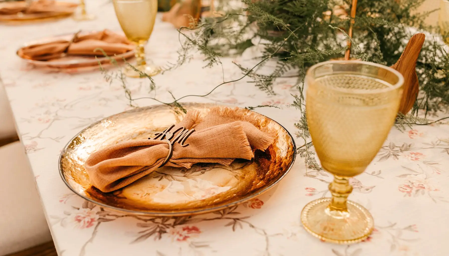 Profesionalno uređenje prostora: cvetne dekoracije, baloni, stolnjaci, centar dekor