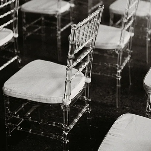 Luksuzne Chiavari (tiffany) stolice – zlatne, bele i providne