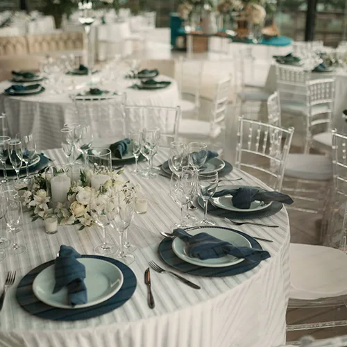 Elegantni okrugli i pravougaoni banket stolovi